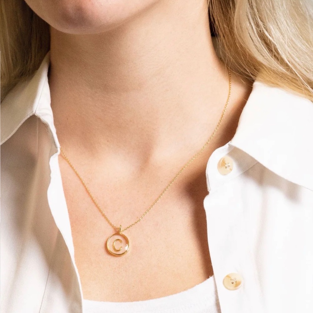 Cai simple blessing disc initial necklace‎ Gold